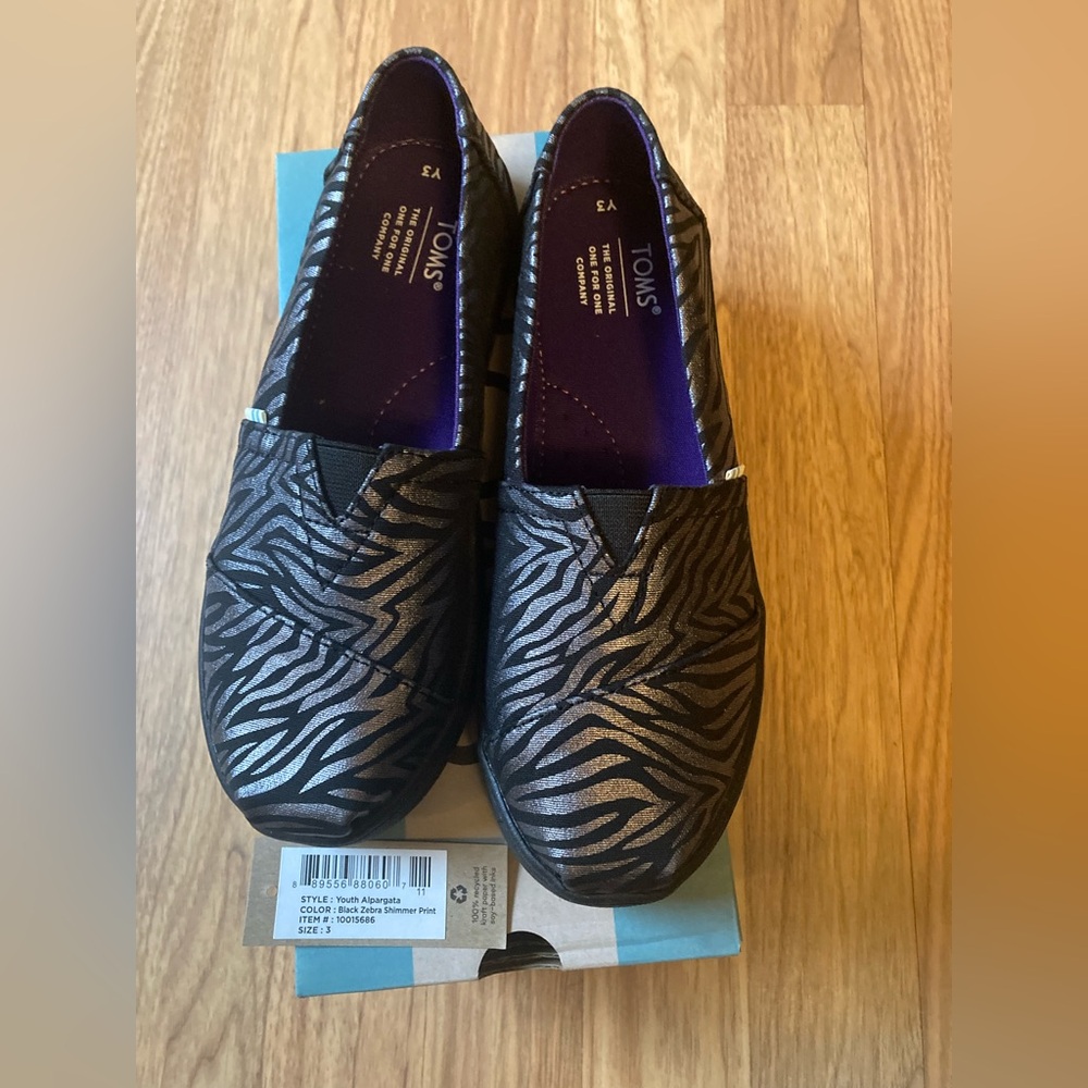 TOMS Black and Silver Zebra Shimmer Print Slip-On Shoes kids sz 3